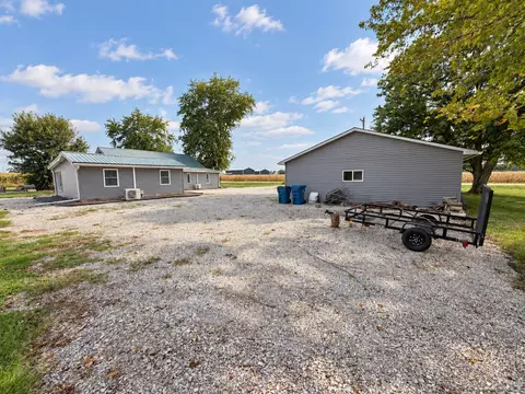 Exterior - 2076 N State Rd, Flora, IL 62839 photo 19 of 25