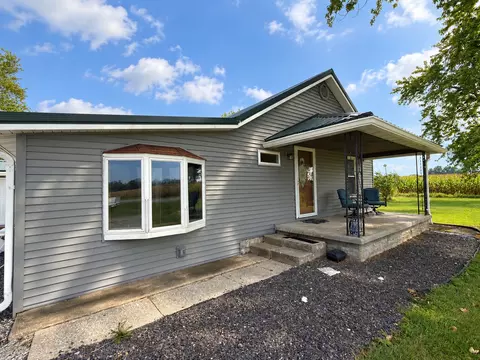 Exterior - 2076 N State Rd, Flora, IL 62839 photo 14 of 25