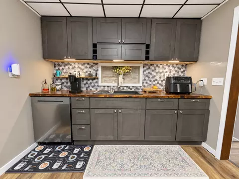 Kitchen - 2076 N State Rd, Flora, IL 62839 photo 2 of 8
