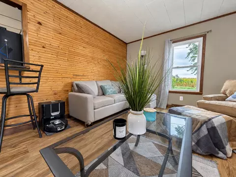 Living - 2076 N State Rd, Flora, IL 62839 photo 5 of 13