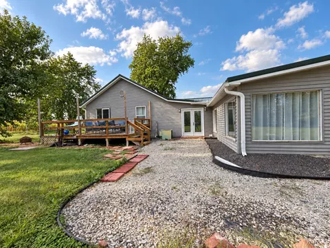 Exterior - 2076 N State Rd, Flora, IL 62839 photo 20 of 25