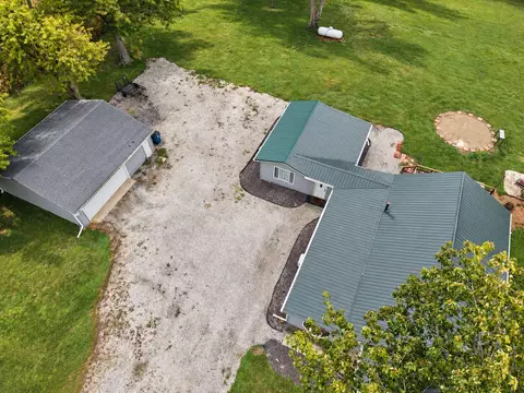 View/Area - 2076 N State Rd, Flora, IL 62839 photo 9 of 12