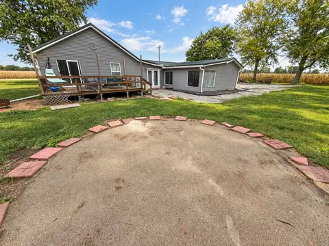 Exterior - 2076 N State Rd, Flora, IL 62839 photo 21 of 25