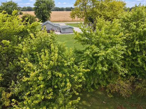 View/Area - 2076 N State Rd, Flora, IL 62839 photo 10 of 12