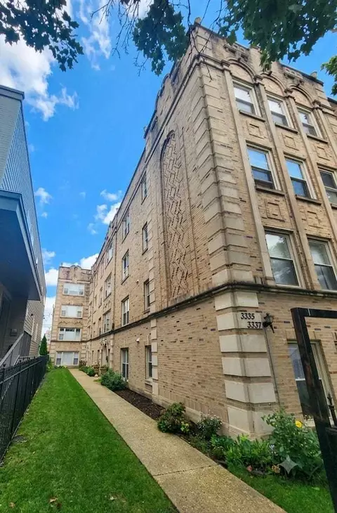3335 W Belle Plaine Ave #3A, Chicago, IL 60618