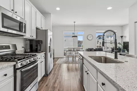 Kitchen - 4150 Irving Rd, Aurora, IL 60504 photo 2 of 3