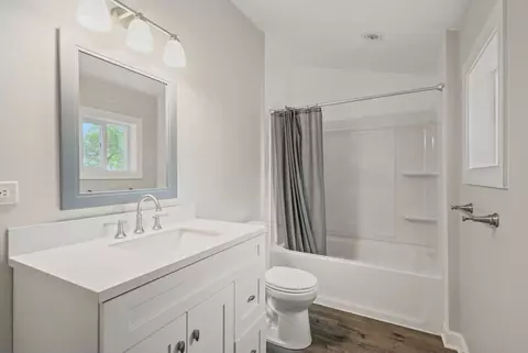 Bath - 3577 E 5000n Rd N, Bourbonnais, IL 60914 photo 1 of 3