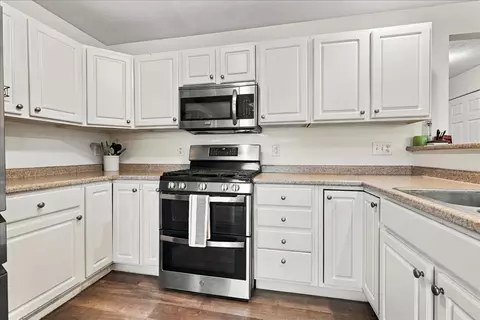Kitchen - 1826 Chuck Murray Dr, Normal, IL 61761 photo 3 of 4