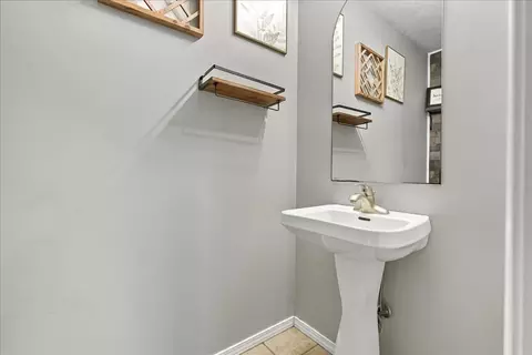 Bath - 1826 Chuck Murray Dr, Normal, IL 61761 photo 1 of 5