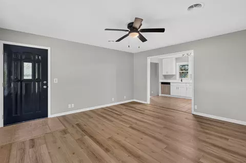 Living - 905 Pine Bluff Rd, Morris, IL 60450 photo 2 of 3