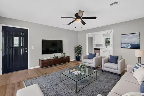Living - 905 Pine Bluff Rd, Morris, IL 60450 photo 1 of 3