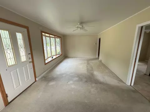 Living - 2402 Rohlwing Rd, Rolling Meadows, IL 60008 photo 2 of 2