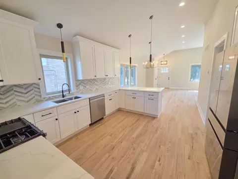 Kitchen - 6529 28th Pl, Berwyn, IL 60402 photo 2 of 3