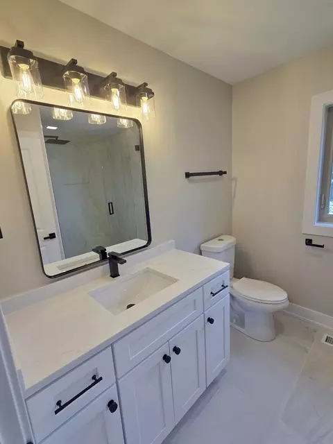 Bath - 6529 28th Pl, Berwyn, IL 60402 photo 3 of 4