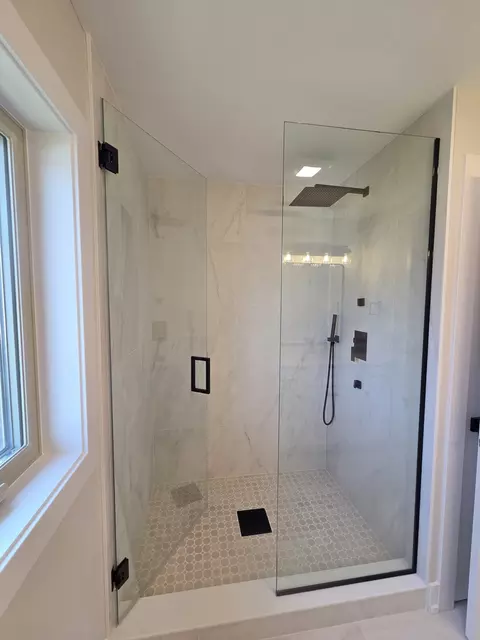 Bath - 6529 28th Pl, Berwyn, IL 60402 photo 4 of 4