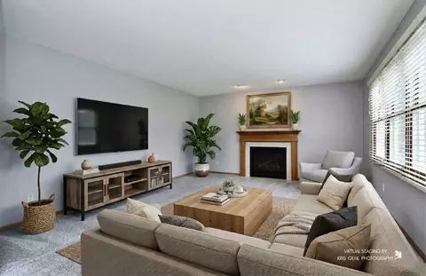 Living - 4713 Crystal Trl, Mchenry, IL 60050 photo 5 of 6