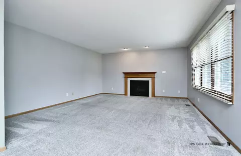 Living - 4713 Crystal Trl, Mchenry, IL 60050 photo 4 of 6