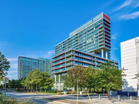 9715 Woods Dr #402, Skokie, IL 60077