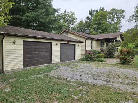 Other - 926 E Webster St, Benton, IL 62812 photo 4 of 14