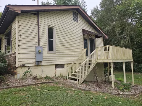 Other - 926 E Webster St, Benton, IL 62812 photo 2 of 14