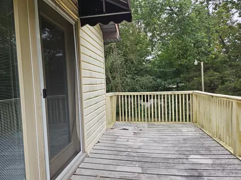 Exterior - 926 E Webster St, Benton, IL 62812 photo 2 of 9