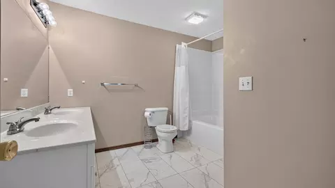 Bath - 311 S Towanda Ave, Normal, IL 61761 photo 4 of 4