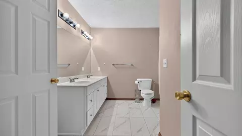 Bath - 311 S Towanda Ave, Normal, IL 61761 photo 3 of 4