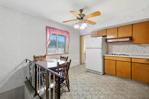 Kitchen - 539 Sandy Ln, Des Plaines, IL 60016 photo 4 of 4