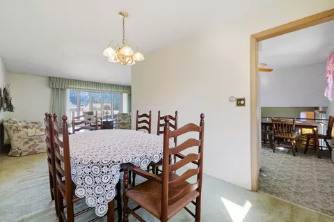 Dining - 539 Sandy Ln, Des Plaines, IL 60016 photo 1 of 2