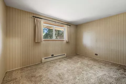 Bedroom - 539 Sandy Ln, Des Plaines, IL 60016 photo 5 of 6