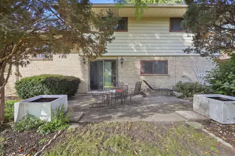 Exterior - 539 Sandy Ln, Des Plaines, IL 60016 photo 2 of 4