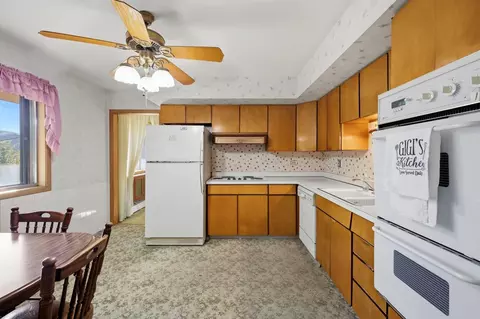 Kitchen - 539 Sandy Ln, Des Plaines, IL 60016 photo 1 of 4
