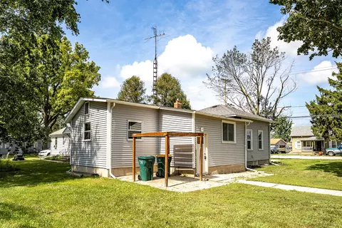 Exterior - 18 E Dearborn St, Plano, IL 60545 photo 3 of 4