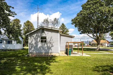 Exterior - 18 E Dearborn St, Plano, IL 60545 photo 4 of 4