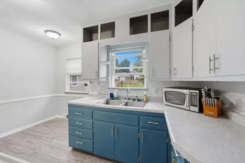 Kitchen - 1727 13th Ave, Moline, IL 61265 photo 1 of 2