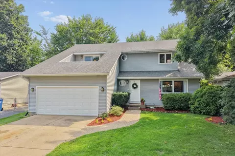33202 N Woodland Ter, Grayslake, IL 60030
