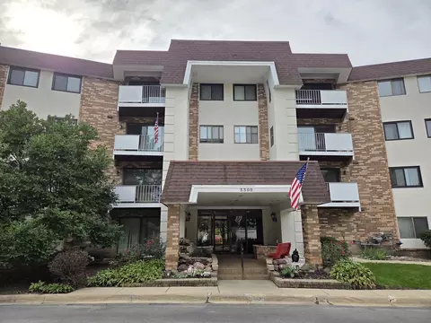 3300 N Carriageway Dr #211, Arlington Heights, IL 60004