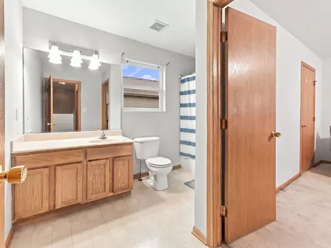 Bath - 1301 Idabright Dr, Plainfield, IL 60586 photo 2 of 2