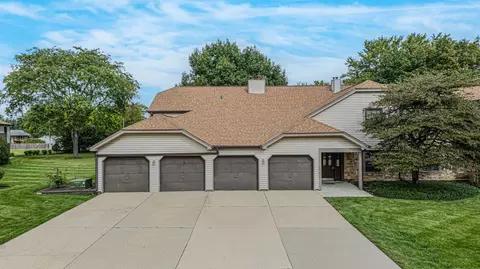 696 Hapsfield Ln, Buffalo Grove, IL 60089