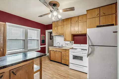 Kitchen - 5133 7th Ave, Moline, IL 61265 photo 4 of 5