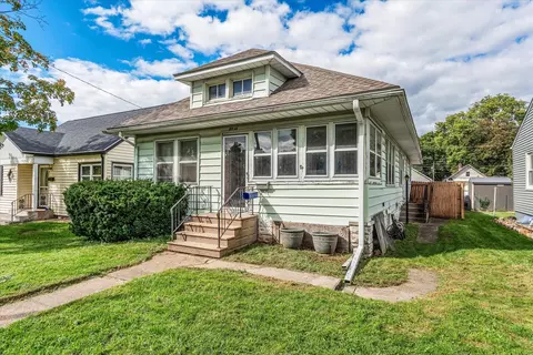 Exterior - 5133 7th Ave, Moline, IL 61265 photo 5 of 10