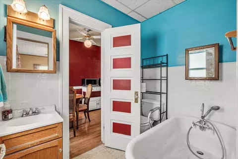 Bath - 5133 7th Ave, Moline, IL 61265 photo 1 of 1