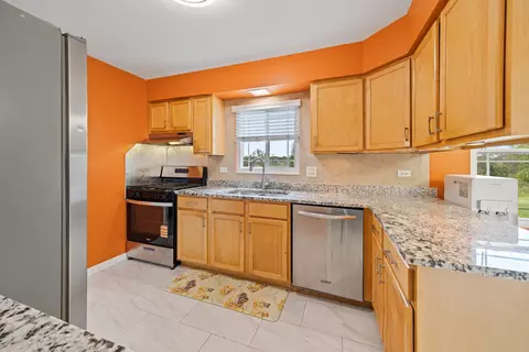 Kitchen - 820 N Dexter Ln, Hoffman Estates, IL 60169 photo 2 of 3