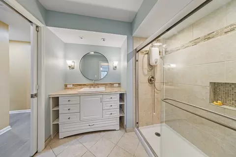 Bath - 820 N Dexter Ln, Hoffman Estates, IL 60169 photo 1 of 2