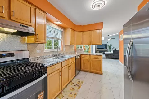 Kitchen - 820 N Dexter Ln, Hoffman Estates, IL 60169 photo 1 of 3