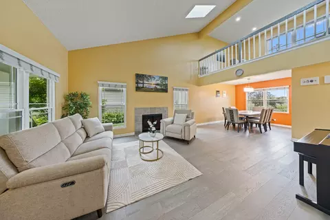 Living - 820 N Dexter Ln, Hoffman Estates, IL 60169 photo 1 of 2
