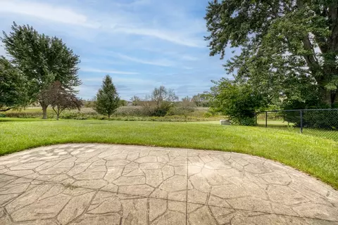 Exterior - 820 N Dexter Ln, Hoffman Estates, IL 60169 photo 2 of 5