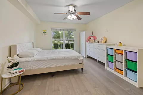 Bedroom - 820 N Dexter Ln, Hoffman Estates, IL 60169 photo 1 of 2