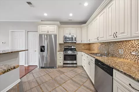 Kitchen - 660 Mchenry Rd #207, Wheeling, IL 60090 photo 2 of 2