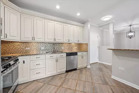 Kitchen - 660 Mchenry Rd #207, Wheeling, IL 60090 photo 1 of 2